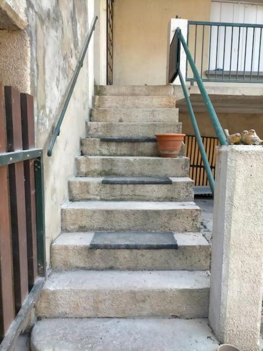 "Le Boheme", Logement Cosy, Au Calme Vertrieu 外观 照片