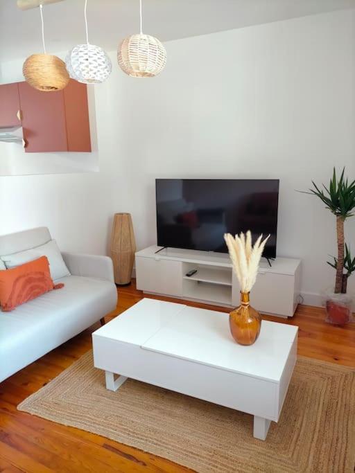 "Le Boheme", Logement Cosy, Au Calme Vertrieu 外观 照片