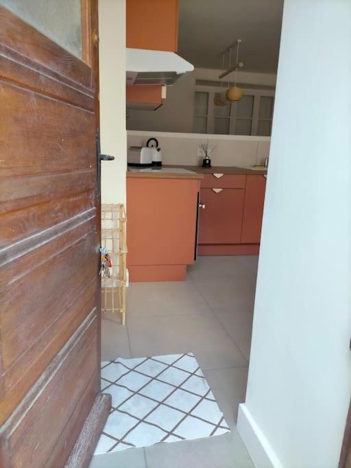 "Le Boheme", Logement Cosy, Au Calme Vertrieu 外观 照片